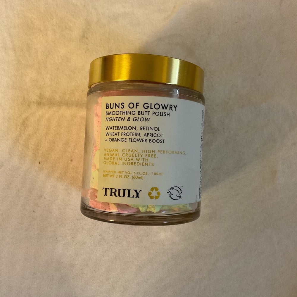 Truly Buns of glowery smoothing butt polish